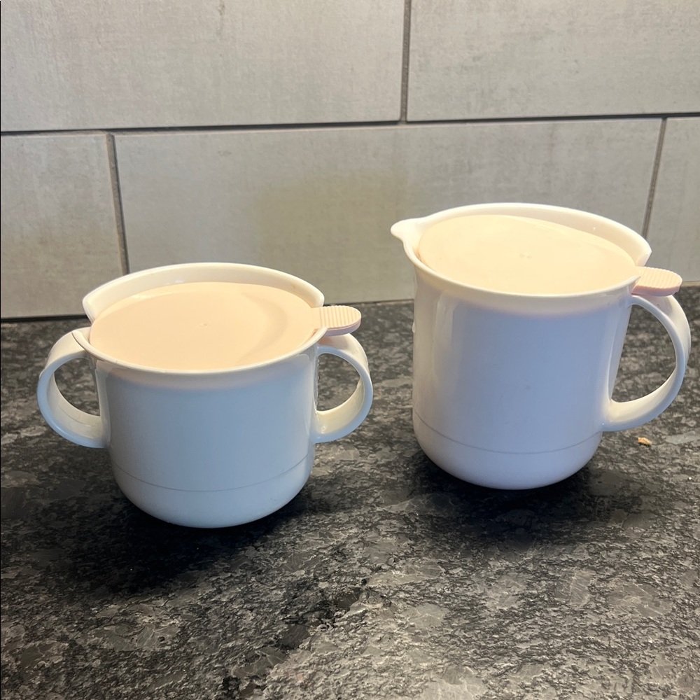 GIFT IDEA. Sugar and Creamer set. Vintage Tupperware White and Pink